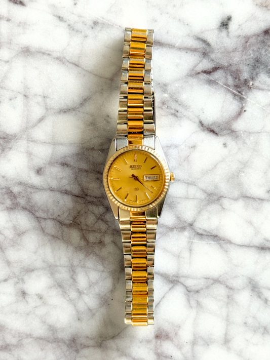 Vintage Small Fluted Menswear Seiko Watch