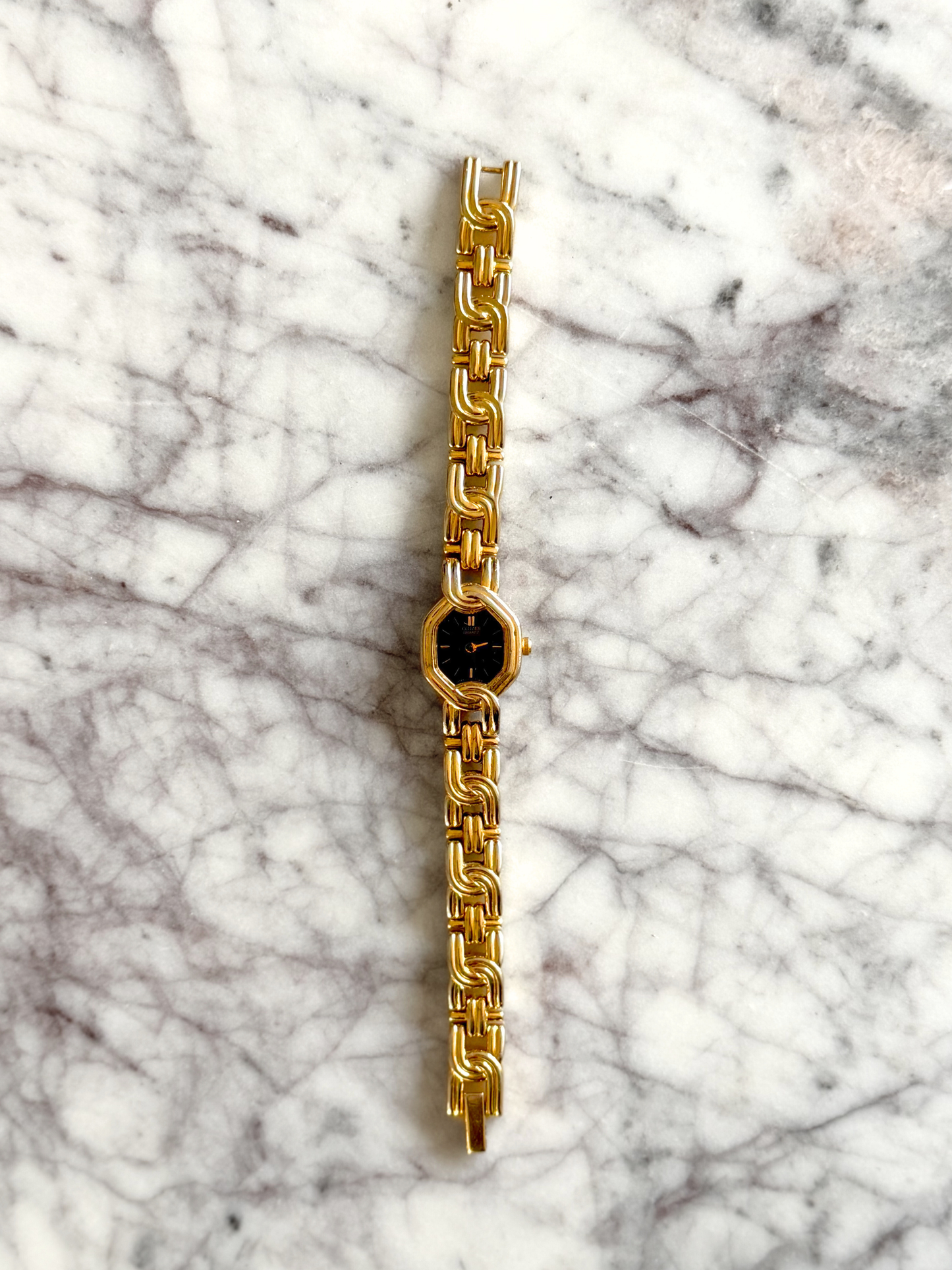 Vintage Gold Interlocking Band Watch