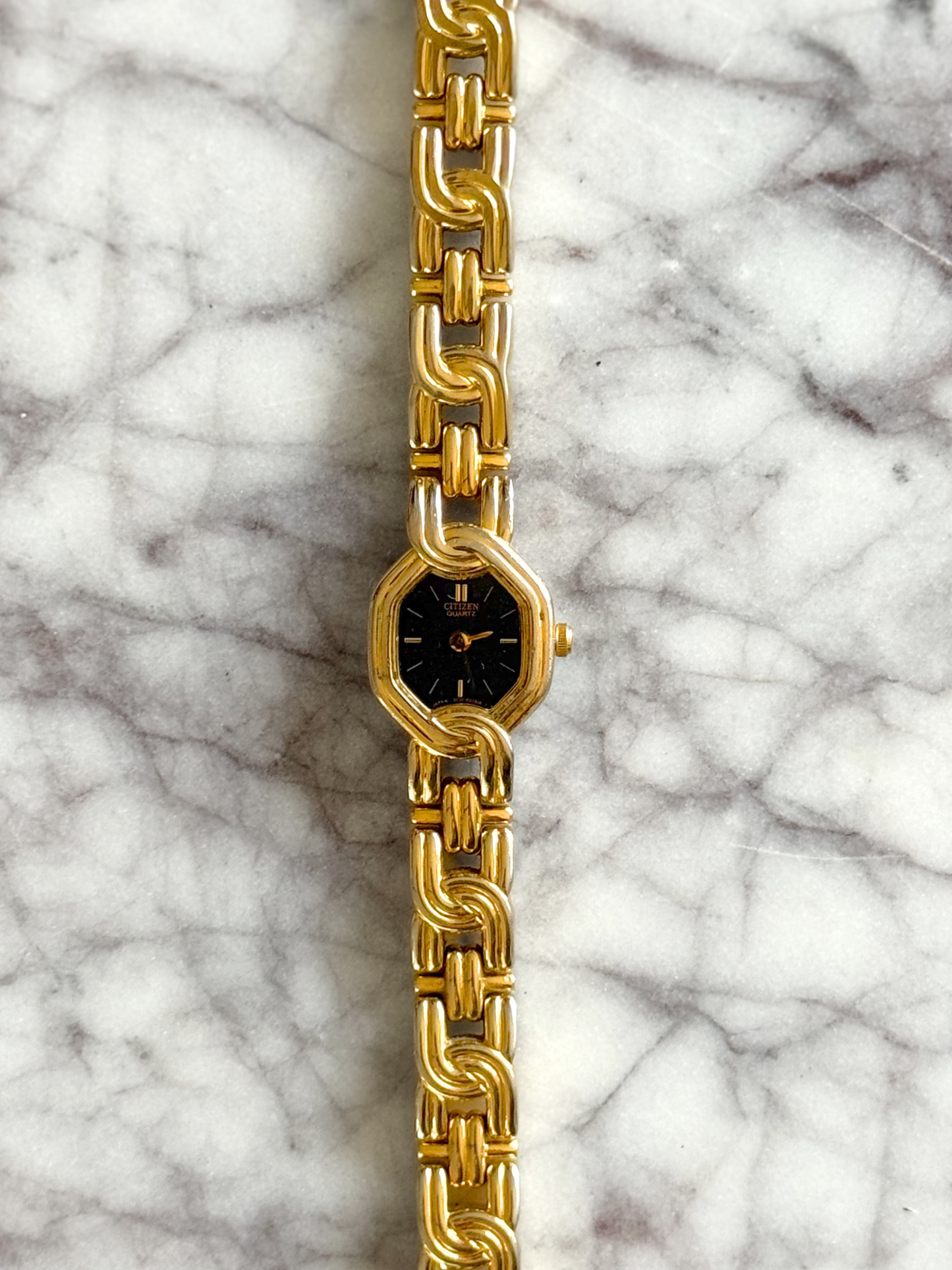 Vintage Gold Interlocking Band Watch