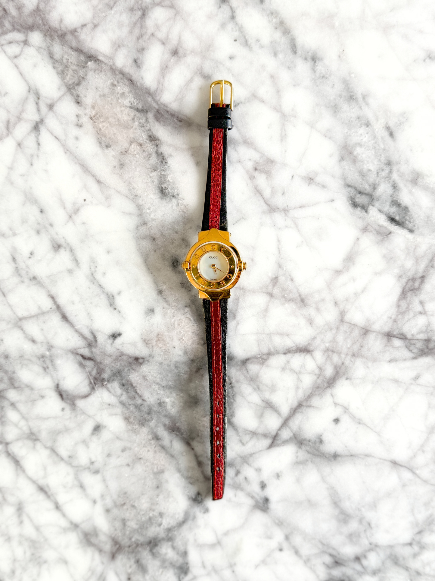 Vintage Gucci 6600L Reverso Striped Watch
